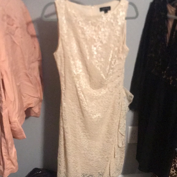 Tahari - Picture 1 of 3